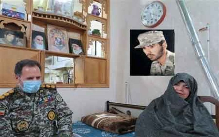 دیدار فرمانده ارشد نظامی ارتش در قم با خانواده شهید برقعی دیدار فرمانده ارشد نظامی ارتش در قم با خانواده شهید برقعی